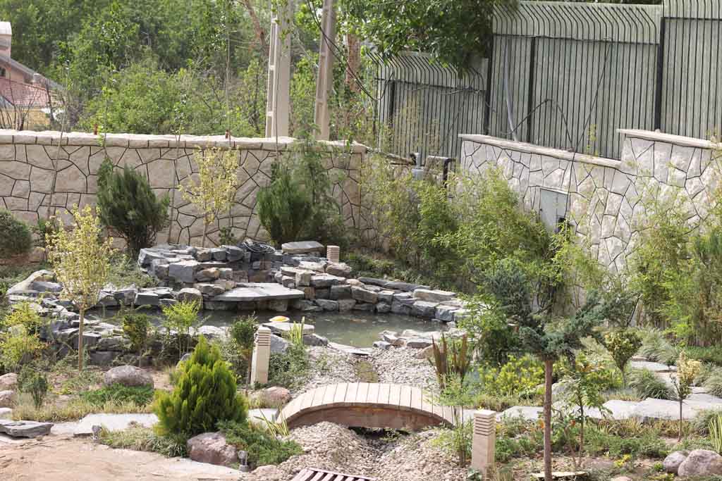 آبنما دیواری جذابیت حیاط با آبنمای سنگی: راهنمای خرید و نصب آبنما سنگی
